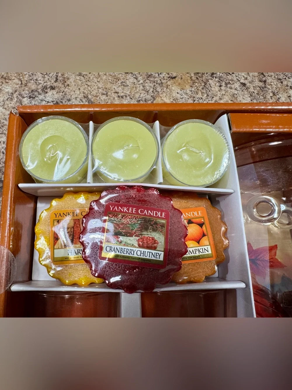Yankee Candle Autumn Wax Melt & Glass Warmer Set - New